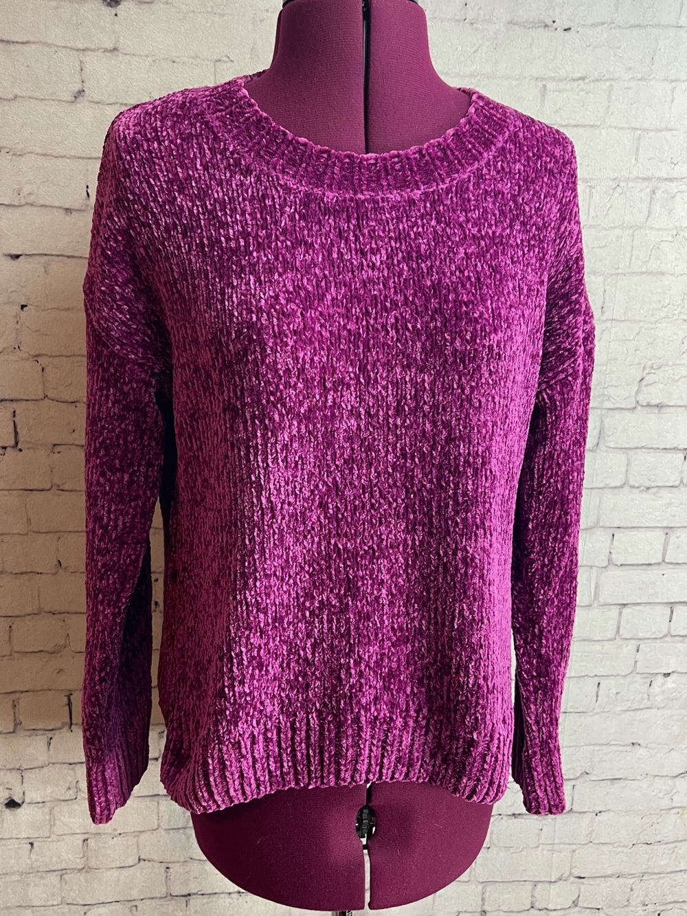 Cupio blush size medium fuchsia sweater